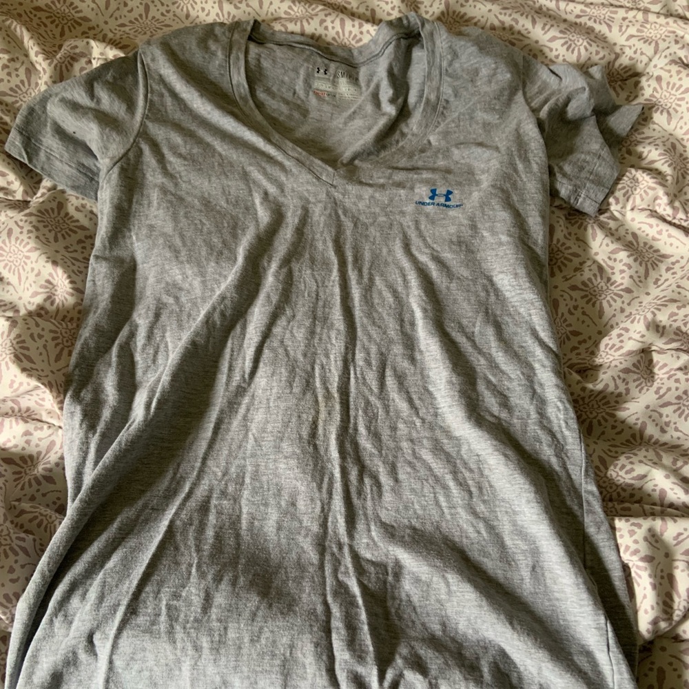 Grey Under armor V-Neck T shirt size: S